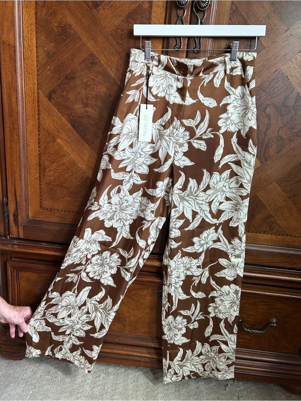 En Saison Wide-Leg Floral Print Pants in Brown and Cream - Picture 2 of 7